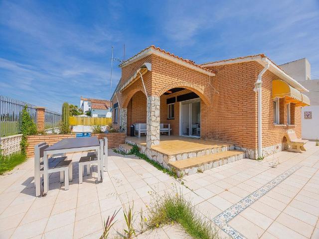 Casa pareada en venta en pasaje A Puigmal, Castelló d´Empúries, de 89 m² 4 habitaciones por 380.000