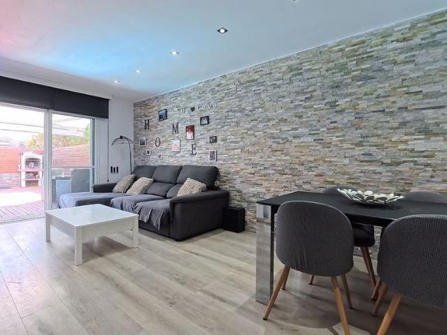 Casa pareada en venta en pasaje Anxeneta, Cubelles, de 112 m² 4 habitaciones por 375.000