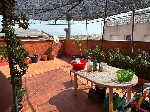 Casa pareada en venta en pasaje De Vista Alegre, Santa Perpètua de Mogoda, de 208 m² 4 habitaciones por 448.500