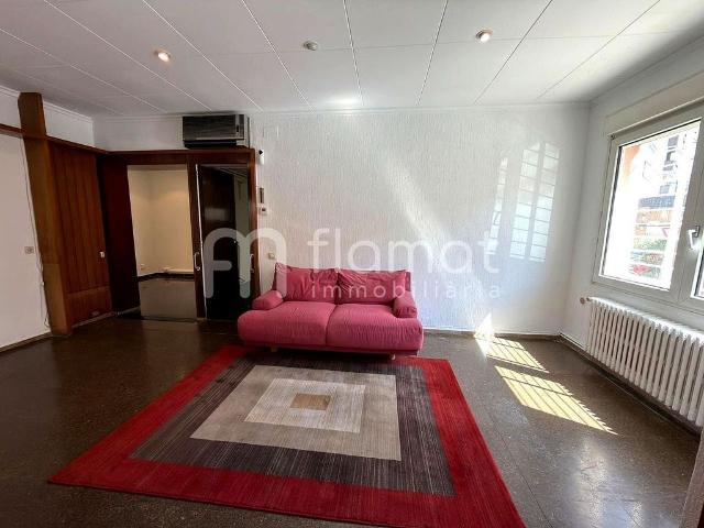 Casa pareada en venta en pasaje Doctor Llonch, Sabadell, de 122 m² 4 habitaciones por 399.000