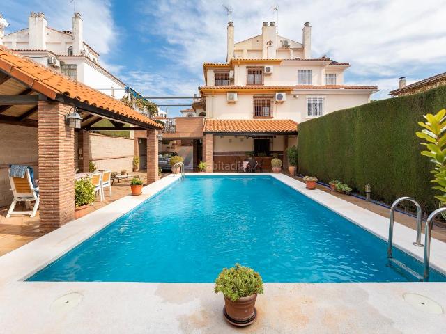 Casa pareada en venta en Peligros. SE VENDE MAGNIFICA CASA PAREADA CON PISCINA PROPIA Y GARAJE EN LA URB. MONTELUZ_PELIGROS_GRANADA. Casas pareadas.