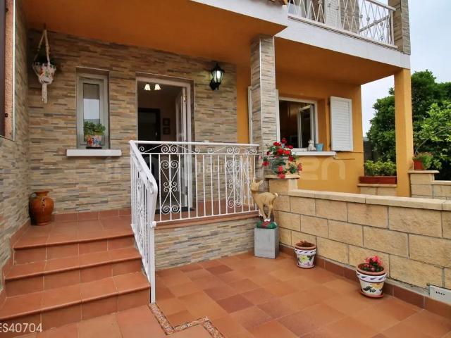 Casa pareada en venta en Penagos. Venta de Chalet Pareado en Penagos REES40704. Casas pareadas.
