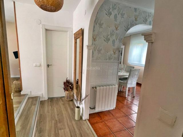 Casa pareada en venta en Piélagos, Renedo. LUMINOSO CHALET PAREADO EN EL CENTRO DE RENEDO DE PIÉLAGOS. Se trata de una vivienda cálida, soleada y completamente reformada, li. Casas pareadas.