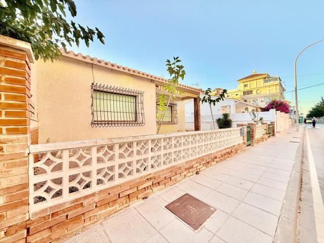 Casa pareada en venta en Pilar de la Horadada, Torre de la Horadada. Casas pareadas Pilar de la.