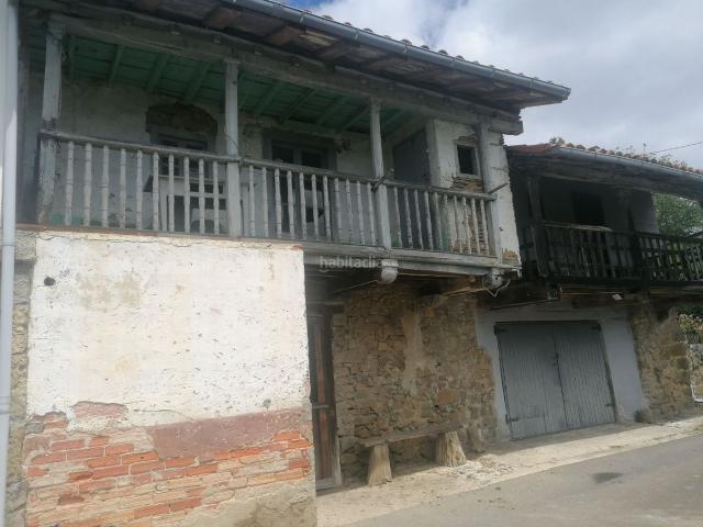 Casa pareada en venta en Piloña. CASA TRADICIONAL ASTURIANA A REFORMAR. Casas pareadas.