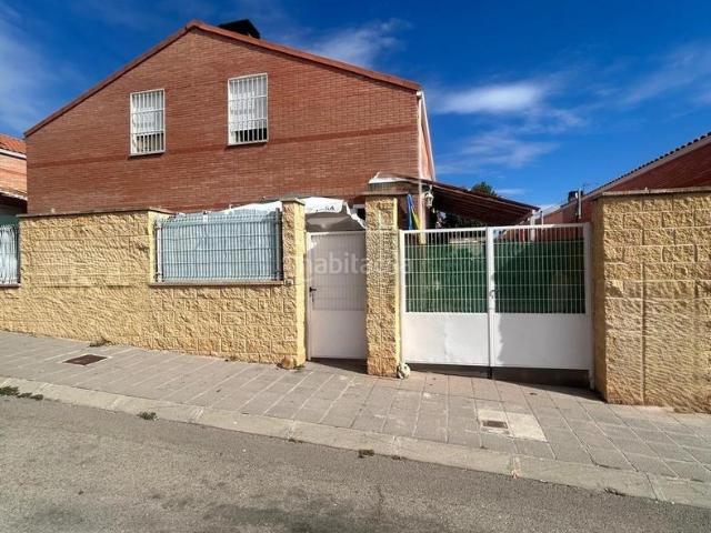 Casa pareada en venta en Pioz. CHALET PAREADO EN VALCASTILLO. Casas pareadas.