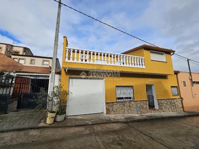 Casa pareada en venta en Puente del Arzobispo El. Casa en venta en El puente del arzobispo. Casas pareadas Puente del Arzobispo.