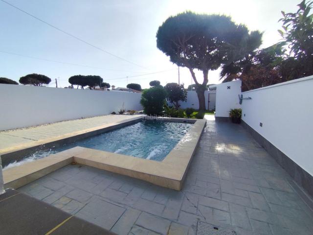 Casa pareada en venta en Rota, Costa Ballena Golf. BONITO CHALET EN LA SEGUNDA PISTA DE LA BARROSA. Casas pareadas.
