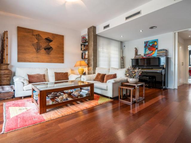 Casa pareada en venta en Rozas de Madrid Las, Parque Empresarial. ^*^CHALET DE LUJO CON VISTAS A LA SIERRA EN URBANIZACIÓN EXCLUSIVA DE LAS ROZAS^*^ Impresionante chalet pareado situado dentro d.
