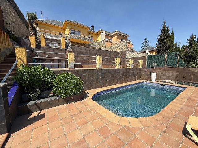 Casa pareada en venta en ronda De Migjorn, Sant Cebrià de Vallalta, de 140 m² 4 habitaciones por 613.000