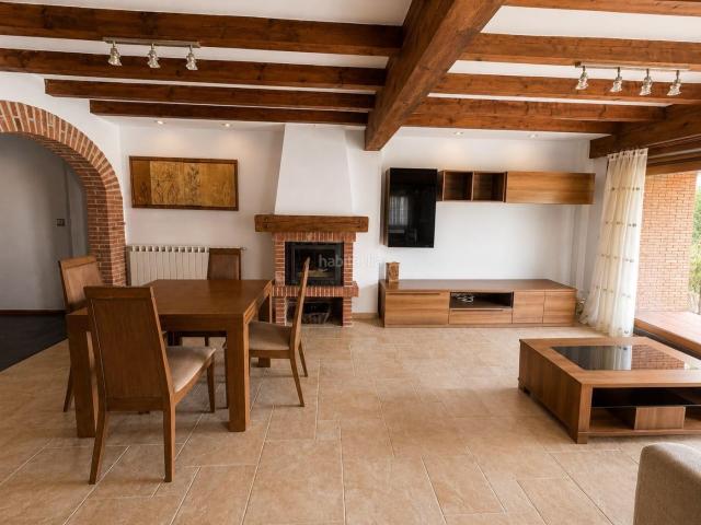 Casa pareada en venta en Riotuerto. Casa pareada de estilo montañés totalmente restaurada en La Cavada. Casas pareadas.