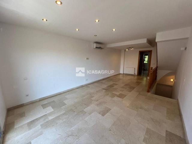 Casa pareada en venta en Rubí, Ca n´Oriol. EXCLUSIVO CHALET ADOSADO ESQUINERO EN CA NORIOL CAN ROSES. Casas pareadas.