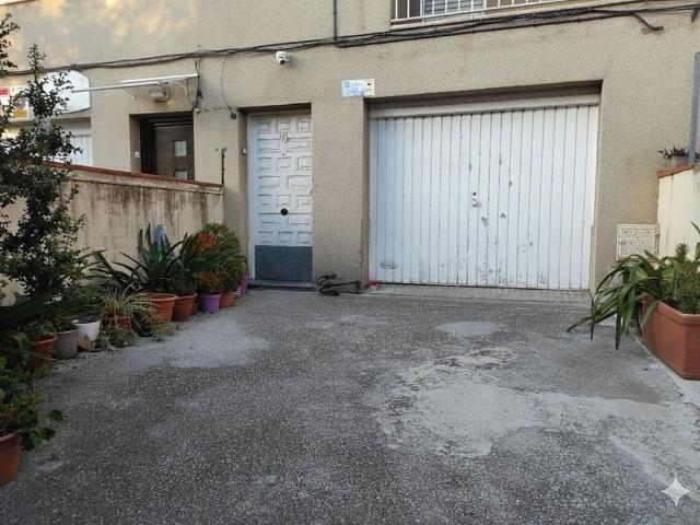Casa pareada en venta en Rubí, de 216 m² 4 habitaciones por 390.000