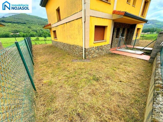 Casa pareada en venta en Ruesga. REF.000538 PRECIOSO CHALET PAREADO DE 3 HABITACIONES CON JARDIN PRIVATIVO EN RUESGA. Casas pareadas.
