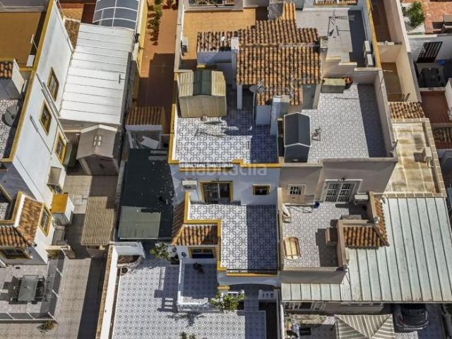 Casa pareada en venta en Torrevieja, Zona Carrefour Urbanizaciones. Casa adosada con jardín privado y solárium Jardín del Mar, Torrevieja. Casas pareadas.