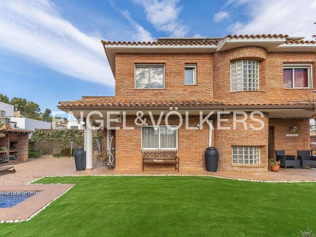 Casa pareada en venta en Terrassa, de 237 m² 4 habitaciones por 665.000