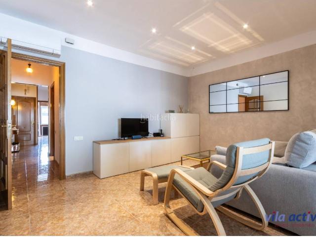 Casa pareada en venta en Terrassa, La Cogullada. con amplio garaje, terraza y patio. Casas pareadas.