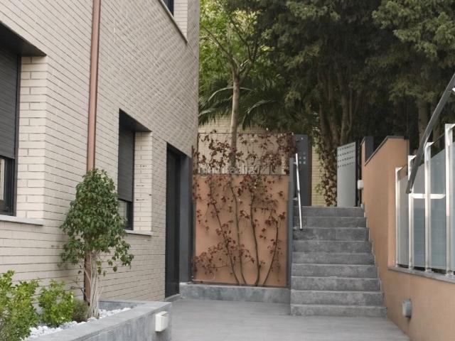 Casa pareada en venta en Tiana. Casa aparellada seminova a Tiana. Casas pareadas.