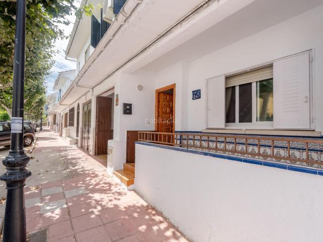 Casa pareada en venta en Tiemblo El. ESPECTACULAR CHALET PAREADO CON 5 DORMITORIOS, GRANDES TERRAZAS, GARAJE Y PISCINA EN URBANIZACIÓN. Casas pareadas Tiemblo.