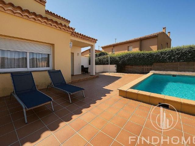 Casa pareada en venta en urbanización La Torre Mas Pau, Avinyonet de Puigventós, de 185 m² 4 habitaciones por 350.000