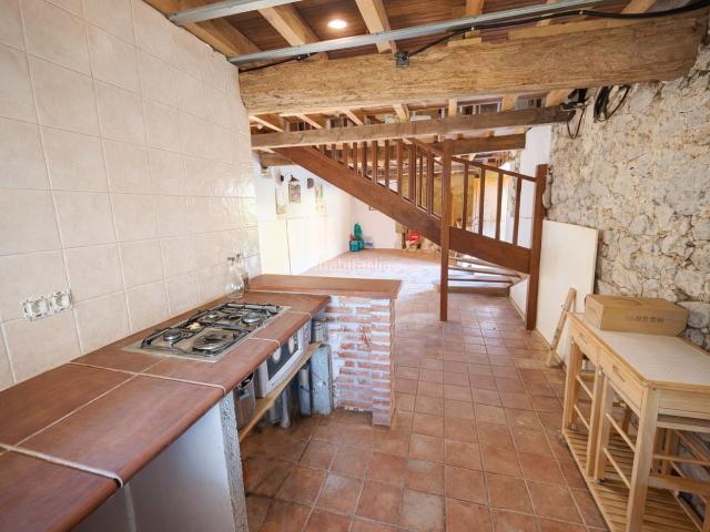 Casa pareada en venta en Voto. Casa de piedra en San Miguel de Aras para terminar reforma. Casas pareadas.