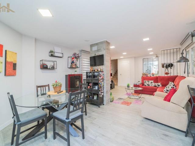 Casa pareada en venta en Valdemoro, Hispanoamérica Comunidades. Chalet pareado con piscina privada en Hispanoamérica Comunidades. Casas pareadas.