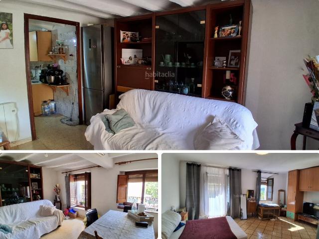 Casa pareada en venta en Vallmoll. Gran Casa de Pueblo en Vallmoll: ¡Tejado nuevo, vistas despejadas y un potencial infinito!. Casas pareadas.