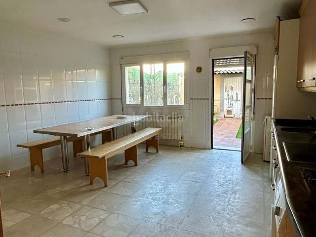 Casa pareada en venta en Valverde de la Virgen. Casas pareadas Valverde de la.