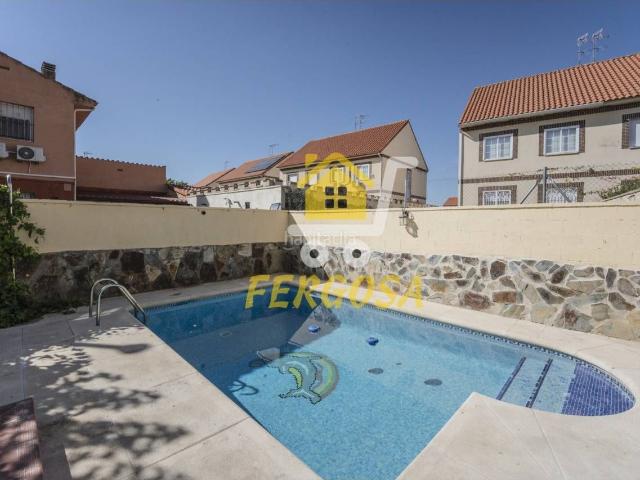Casa pareada en venta en Ventas de Retamosa Las. CHALET PAREADO CON PISCINA EN LAS VENTAS DE RETAMOSA. GRAN OPORTUNIDAD!. Casas pareadas Ventas de Retamosa.