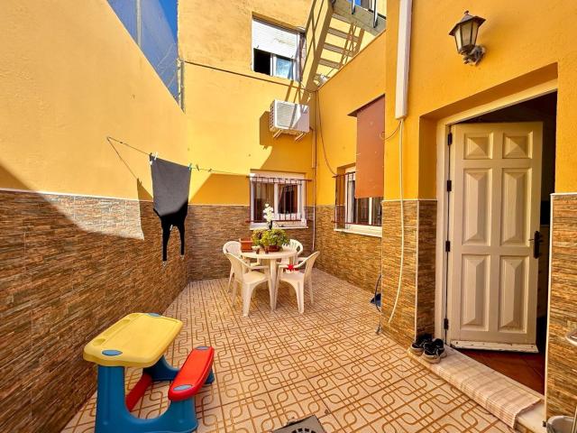 Casa pareada en venta en Vera, Vera Ciudad. Casa pareada reformada en Vera Pueblo, próxima a todos los servicios. Casas pareadas.