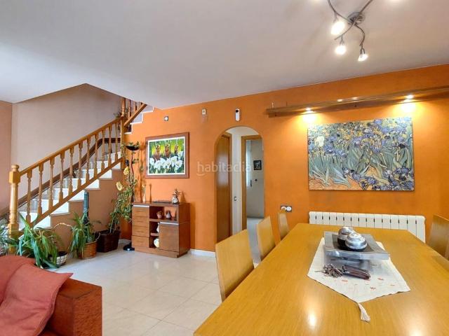Casa pareada en venta en Viladecavalls. Preciosa casa esquinera en Can Trias, Viladecavalls. Casas pareadas.