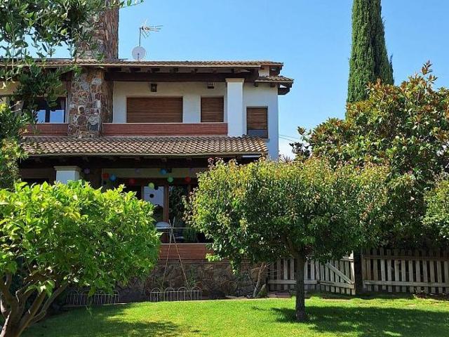 Casa pareada en venta en Vilassar de Dalt, de 285 m² 5 habitaciones por 690.000