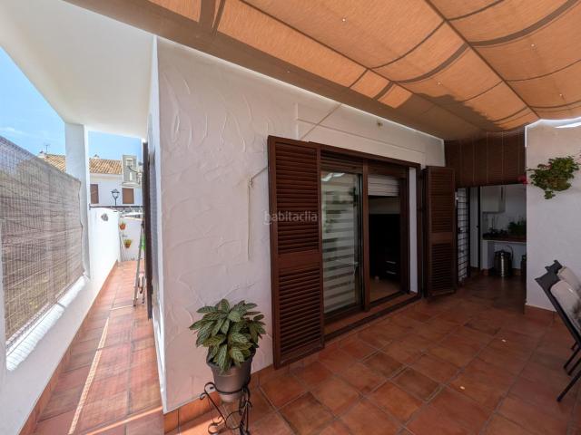 Casa pareada en venta en Villablanca. Amplia vivienda de esquina con acceso a piscina en Villablanca. Casas pareadas.