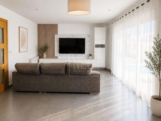 Casa pareada en venta en Villalbilla, Los Hueros. CHALET PAREADO EN CALLE DAMASO ALONSO, VILLALBILLA. Casas pareadas.