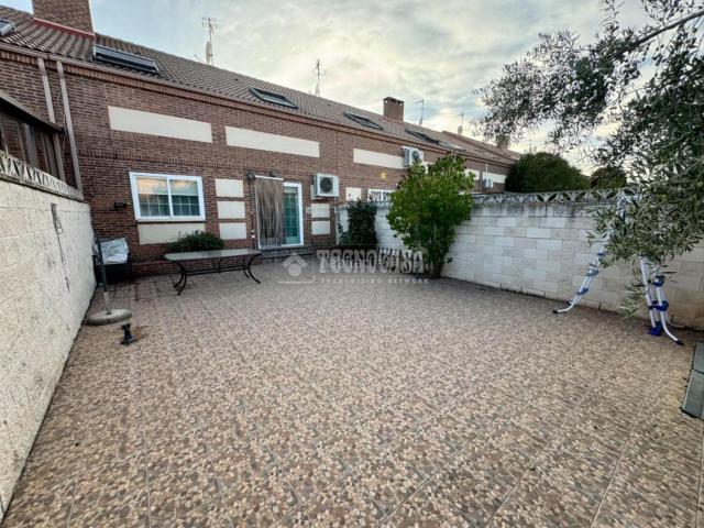 Casa pareada en venta en Villanueva de la Torre. Casa en venta en Villanueva de la torre. Casas pareadas Villanueva de la.