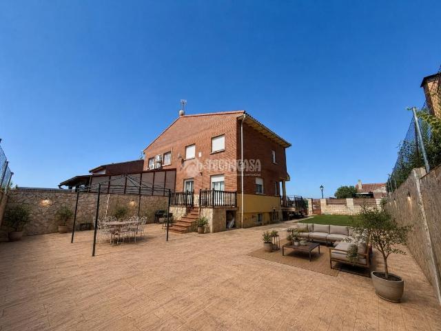 Casa pareada en venta en Villanueva de la Torre. Casa en venta en Villanueva de la torre. Casas pareadas Villanueva de la.