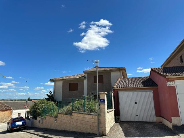 Casa pareada en venta en Villariezo. Casas pareadas.