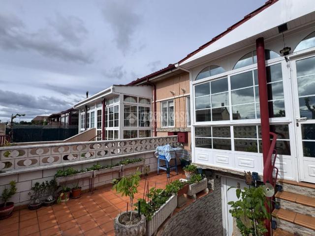 Casa pareada en venta en Villasabariego. Casa en venta en Villaturiel. Casas pareadas.