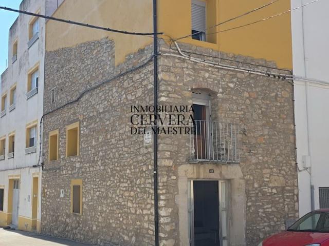 Casa pareada en venta en Xert. Vivienda de 162m2 con gran potencial ubicada en el pueblo histórico de Xert Chert. Casas pareadas.