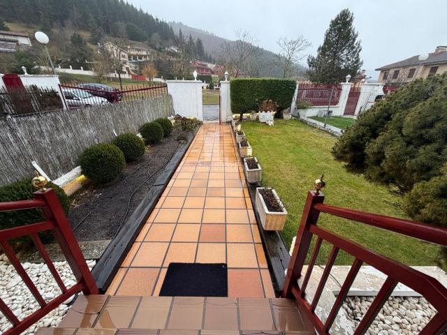 Casa pareada en venta en Zorraquín. INMOBILIARIA CAMPUZANO vende precioso chalet pareado en Zorraquín, a dos kilómetros de Ezcaray. Casas pareadas.