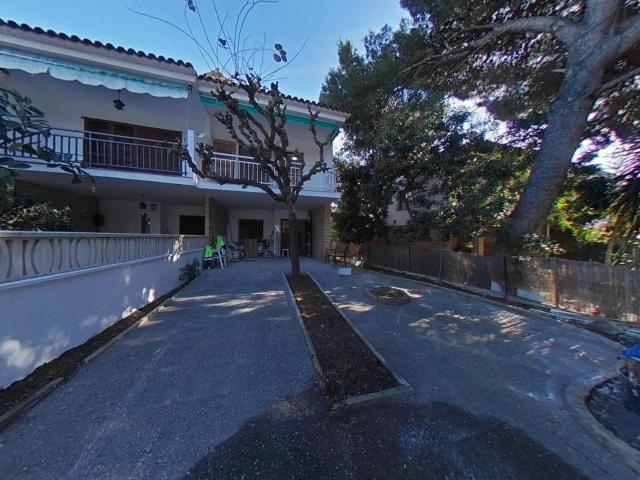 CASA PAREADA ESQUINERA EN VENTA EN COMA RUGA – OPORTUNIDAD ÚNICA