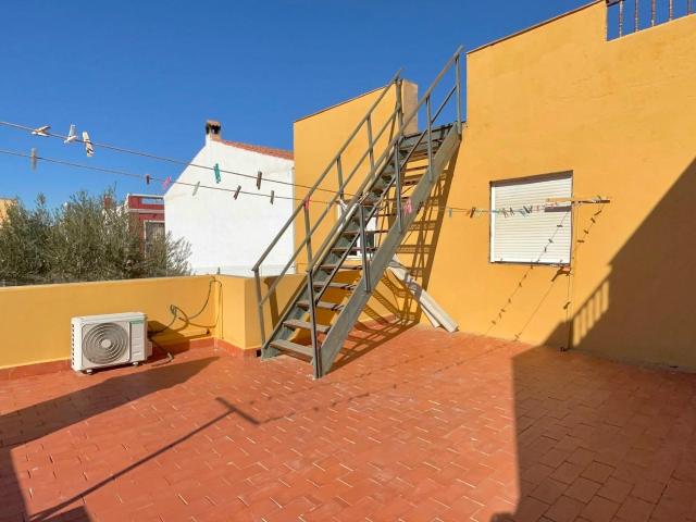 Casa pareada reformada en Vera Pueblo, próxima a todos los servicios