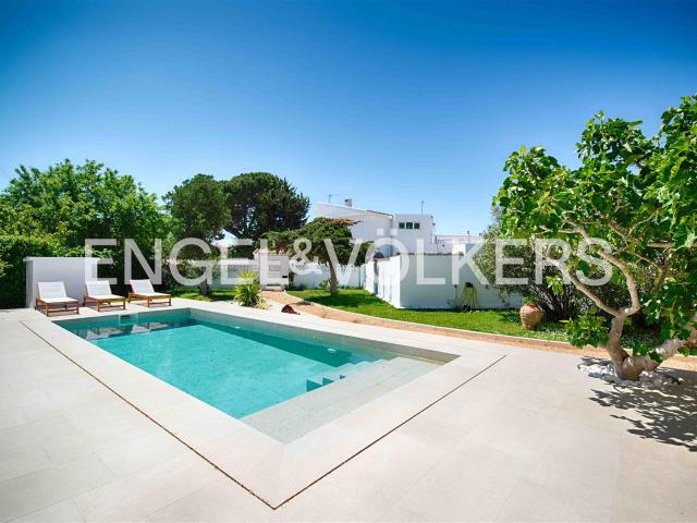 Casa pareada renovada con amarre y piscina 166m² Empuriabrava