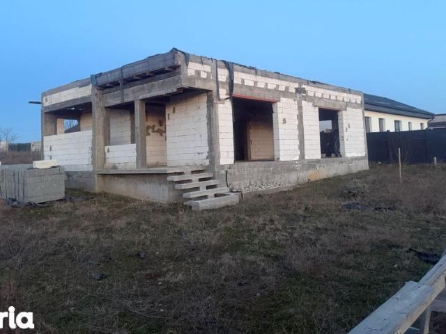 Casa parter, la rosu, 90 mp utili, 404 mp teren, Malu Mare