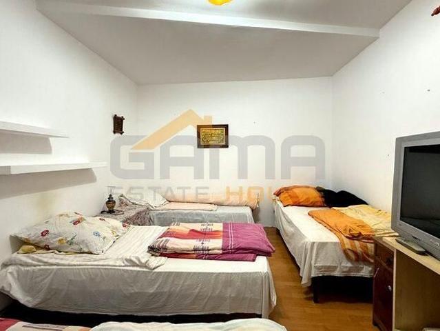 Casa pentru muncitori cu 6 camere de inchiriat in Vladimirescu