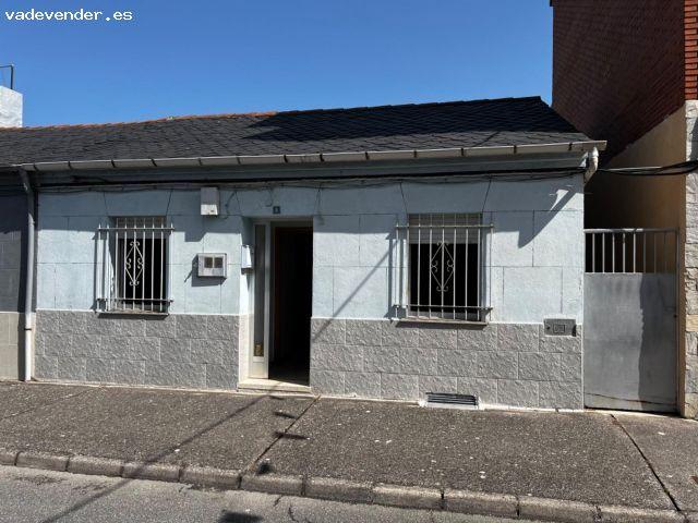 CASA PLANTA BAJA CON TERRENO EN PONFERRADA