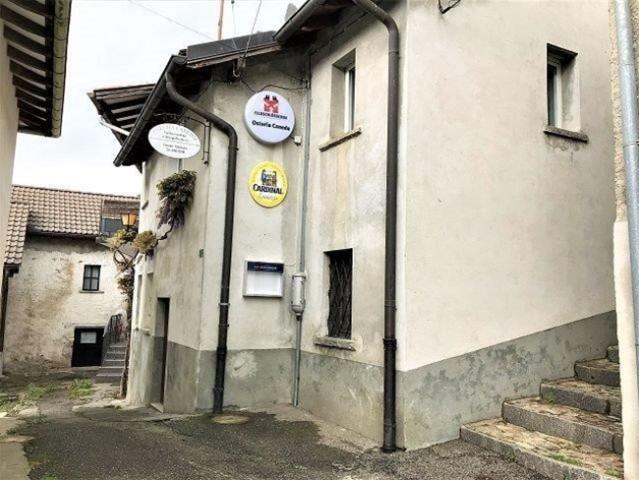 Casa plurifamiliare con grande giardino / Mehrfamilienhaus mit grossem Garten