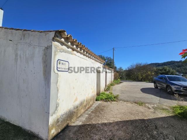 Casa por recuperar no interior do Concelho de Loulé