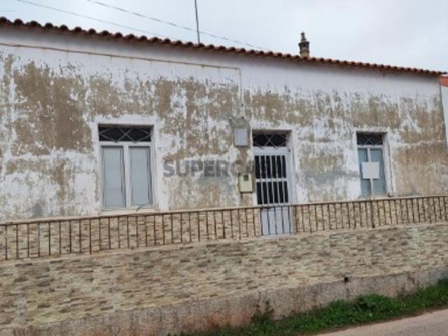 Casa por restaurar na Aldeia de Alte Loulé
