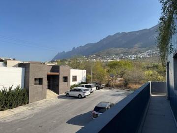 Casa Prados del la Sierra en calle privada